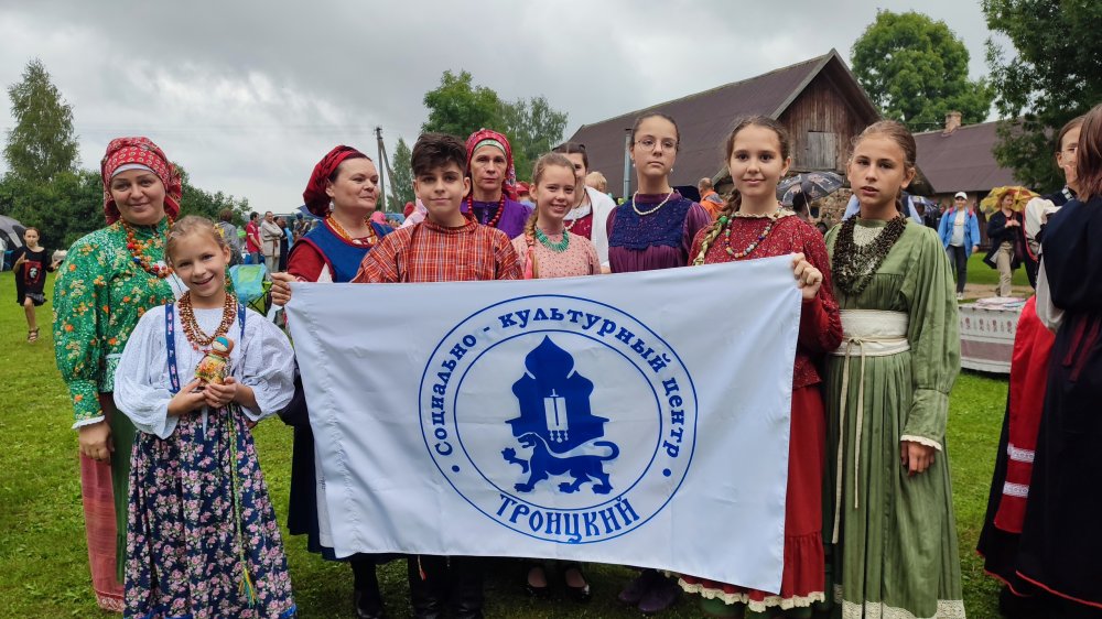 БЕЗ КОРНЕЙ И ТРАВА НЕ РАСТЁТ