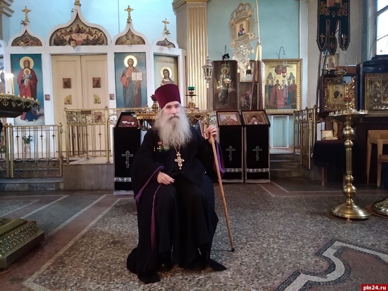 Праздничный концерт, посвященный 75-летию протоиерея Олега Тэора, состоялся в Доме офицеров