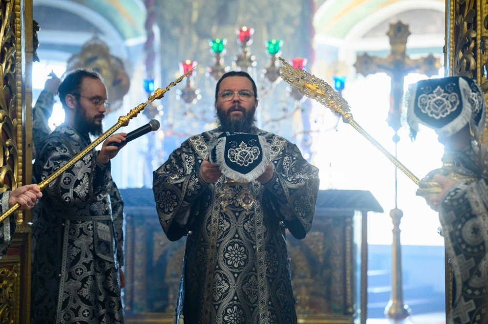 Митрополит Матфей совершил Литургию Преждеосвященных Даров в Свято-Троицком кафедральном соборе