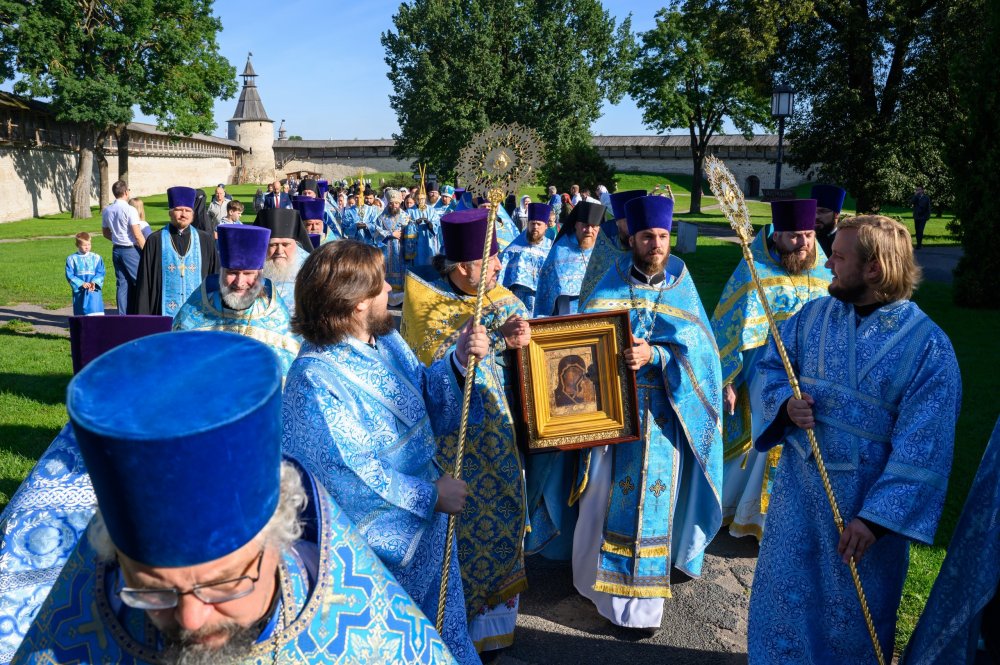 В Псковскую епархию прибыла чудотворная Казанская икона Божией Матери
