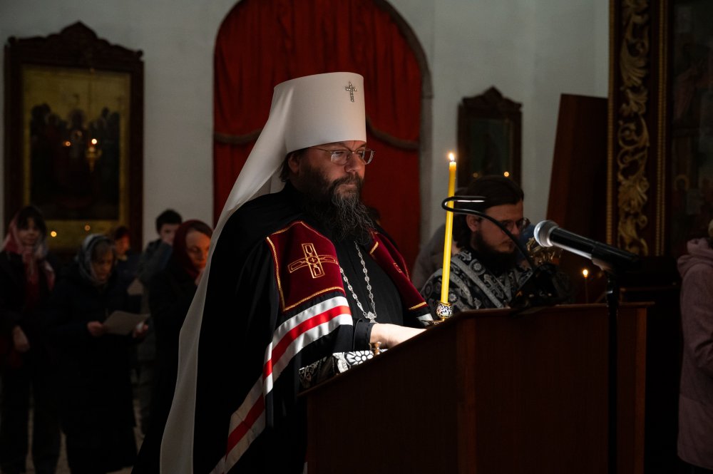 Митрополит Матфей совершил чтение покаянного канона святителя Андрея Критского в Свято-Троицком соборе
