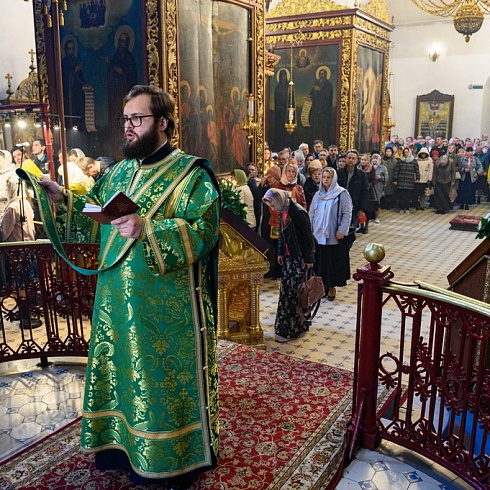 В день празднования Входа Господня в Иерусалим митрополит Арсений совершил Литургию в Свято-Троицком кафедральном соборе города Пскова
