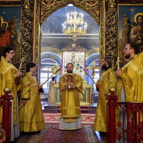 Митрополит Арсений совершил Божественную Литургию в Свято-Троицком кафедральном соборе в Прощеное воскресение