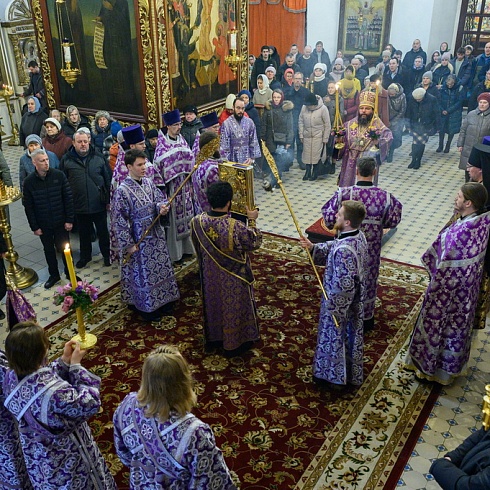 В Неделю Торжества Православия митрополит Матфей совершил праздничное богослужение в Свято-Троицком кафедральном соборе