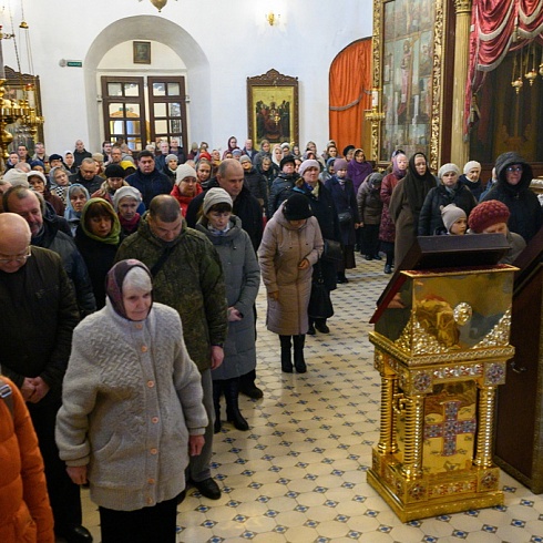 В Неделю Торжества Православия митрополит Матфей совершил праздничное богослужение в Свято-Троицком кафедральном соборе