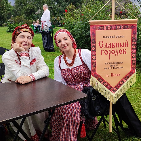 Творческая мастерская «Истоки» социально-культурного центра «Троицкий» выступила на фестивале народа сето «Сетомаа. Семейные встречи» 