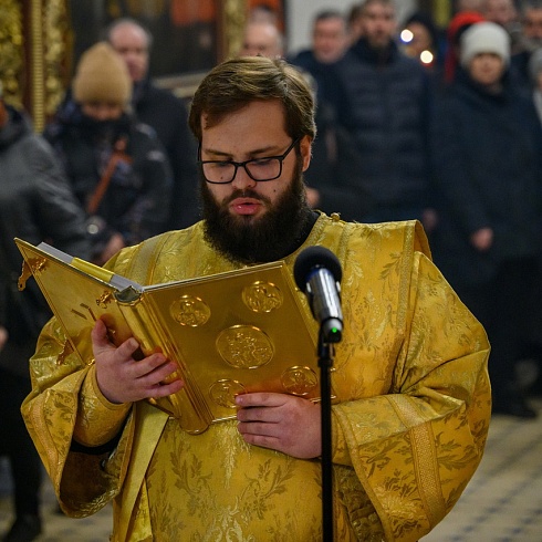 Митрополит Арсений совершил Божественную Литургию в Свято-Троицком кафедральном соборе в Прощеное воскресение
