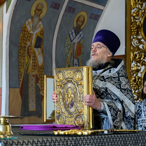 В Великую Среду митрополит Матфей совершил Литургию Преждеосвященных Даров в кафедральном соборе