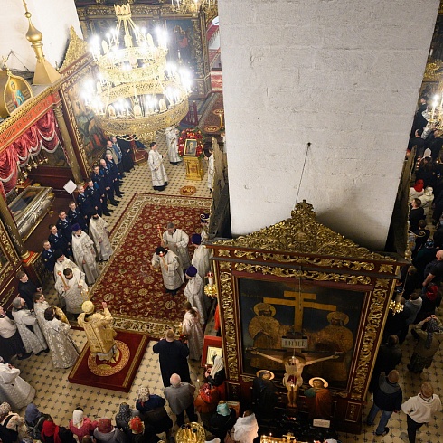 В праздник Светлого Христова Воскресения митрополит Матфей совершил Пасхальное богослужение в Троицком соборе города Пскова