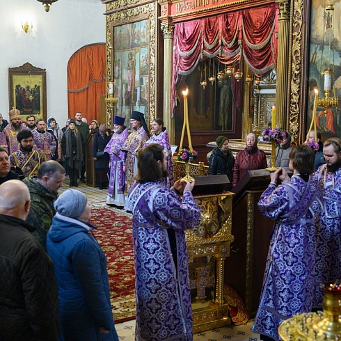 В Неделю Торжества Православия митрополит Матфей совершил праздничное богослужение в Свято-Троицком кафедральном соборе