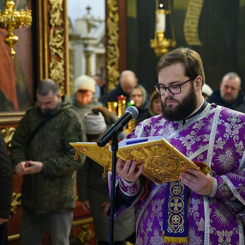 В Неделю Торжества Православия митрополит Матфей совершил праздничное богослужение в Свято-Троицком кафедральном соборе