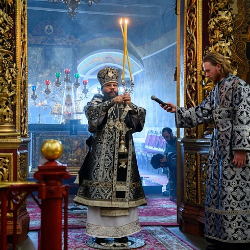 Митрополит Матфей совершил Литургию Преждеосвященных Даров в Свято-Троицком кафедральном соборе
