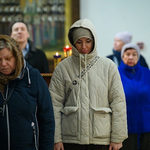 Митрополит Матфей совершил Литургию Преждеосвященных Даров в Свято-Троицком кафедральном соборе