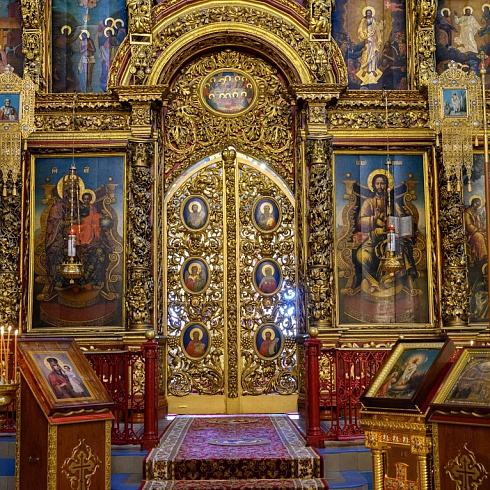 В день празднования памяти Всех святых митрополит Арсений совершил Божественную Литургию в Свято-Троицком кафедральном соборе