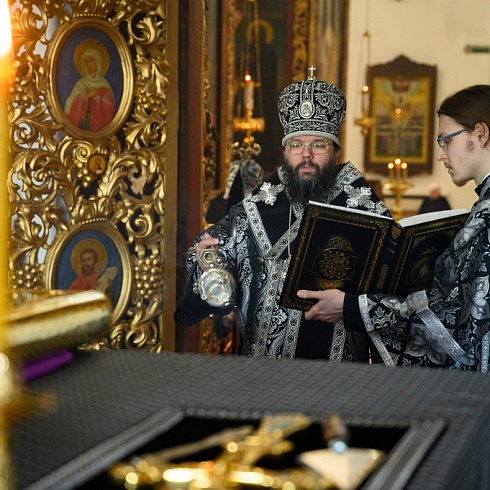 Митрополит Матфей совершил Литургию Преждеосвященных Даров в Свято-Троицком кафедральном соборе