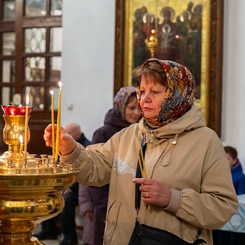 В Фомину Неделю митрополит Матфей совершил Литургию в Свято-Троицком кафедральном соборе