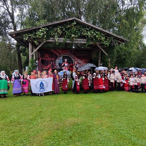 Творческая мастерская «Истоки» социально-культурного центра «Троицкий» выступила на фестивале народа сето «Сетомаа. Семейные встречи» 