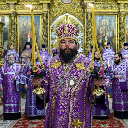 В Неделю Торжества Православия митрополит Матфей совершил праздничное богослужение в Свято-Троицком кафедральном соборе