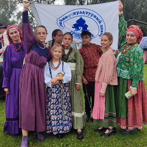 Творческая мастерская «Истоки» социально-культурного центра «Троицкий» выступила на фестивале народа сето «Сетомаа. Семейные встречи» 