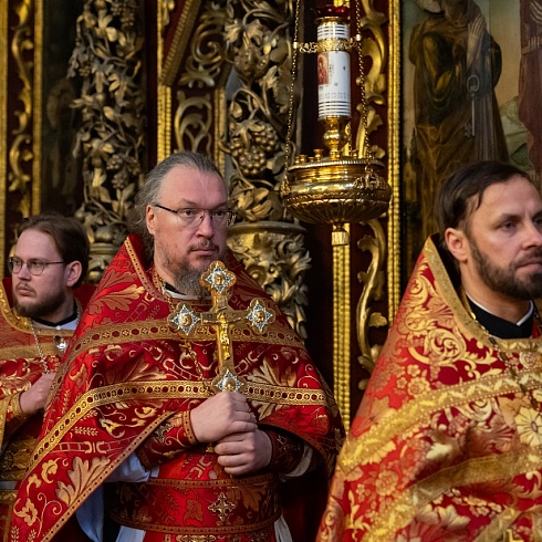 В Фомину Неделю митрополит Матфей совершил Литургию в Свято-Троицком кафедральном соборе