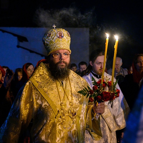 В праздник Светлого Христова Воскресения митрополит Матфей совершил Пасхальное богослужение в Троицком соборе города Пскова