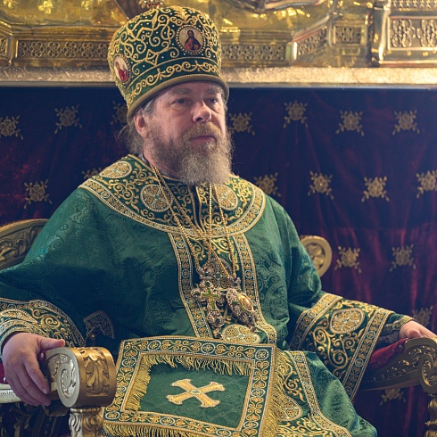 Митрополит Псковский и Порховский Тихон, возглавил праздничное богослужение в день Всех святых, в земле Русской просиявших