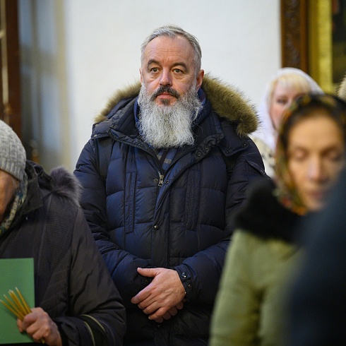 В день памяти блаженного Николая Псковского митрополит Арсений совершил Божественную Литургию в Свято-Троицком кафедральном соборе