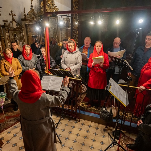 В Фомину Неделю митрополит Матфей совершил Литургию в Свято-Троицком кафедральном соборе