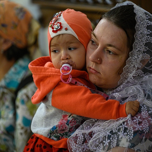 Митрополит Псковский и Порховский Тихон, возглавил праздничное богослужение в день Всех святых, в земле Русской просиявших