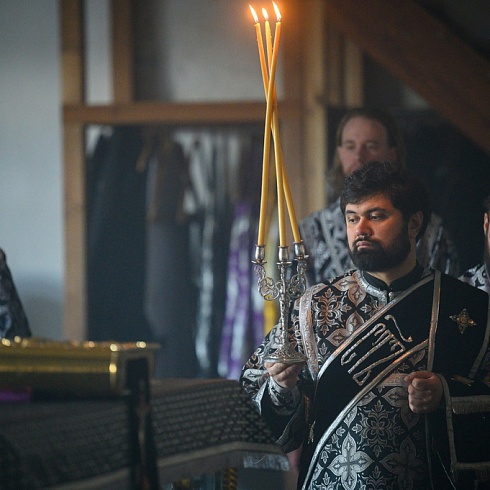 Митрополит Матфей совершил Литургию Преждеосвященных Даров в Свято-Троицком кафедральном соборе