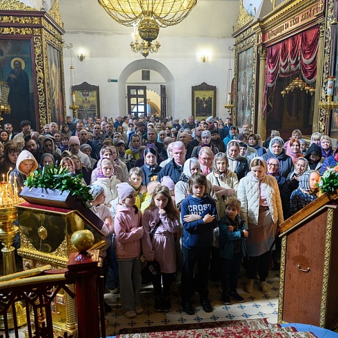 В день празднования Входа Господня в Иерусалим митрополит Арсений совершил Литургию в Свято-Троицком кафедральном соборе города Пскова