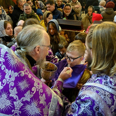 В Неделю Торжества Православия митрополит Матфей совершил праздничное богослужение в Свято-Троицком кафедральном соборе