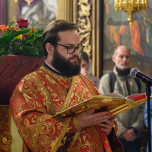 В праздник Светлого Христова Воскресения митрополит Матфей совершил Пасхальное богослужение в Троицком соборе города Пскова