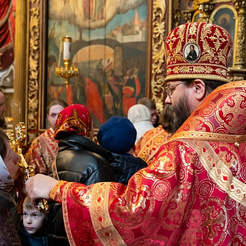 В Фомину Неделю митрополит Матфей совершил Литургию в Свято-Троицком кафедральном соборе