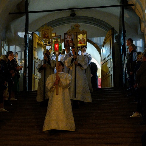 В праздник Светлого Христова Воскресения митрополит Матфей совершил Пасхальное богослужение в Троицком соборе города Пскова