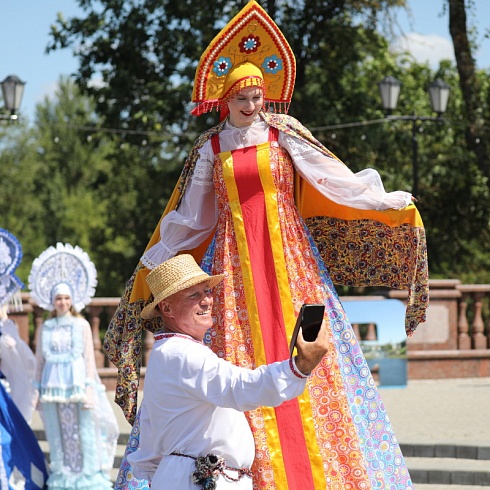 Юные и взрослые участники творческой мастерской «Истоки» Социально-культурного центра «Троицкий» приняли участие в XXXIІ Международном фестивале искусств ”Славянский базар в Витебске“