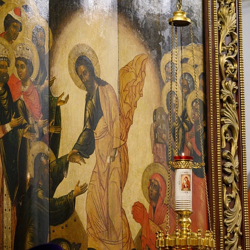 В праздник Светлого Христова Воскресения митрополит Матфей совершил Пасхальное богослужение в Троицком соборе города Пскова