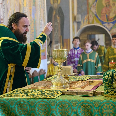 В день празднования Входа Господня в Иерусалим митрополит Арсений совершил Литургию в Свято-Троицком кафедральном соборе города Пскова