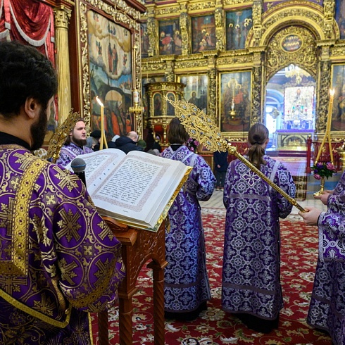 В Неделю Торжества Православия митрополит Матфей совершил праздничное богослужение в Свято-Троицком кафедральном соборе