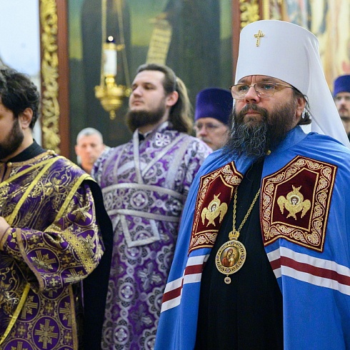 В Неделю Торжества Православия митрополит Матфей совершил праздничное богослужение в Свято-Троицком кафедральном соборе