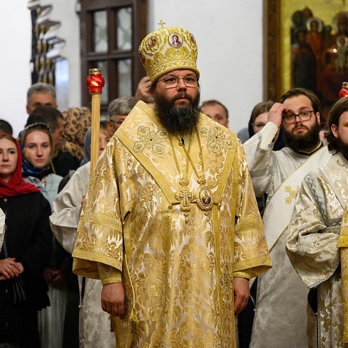 В праздник Светлого Христова Воскресения митрополит Матфей совершил Пасхальное богослужение в Троицком соборе города Пскова