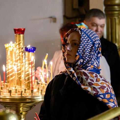 В праздник Светлого Христова Воскресения митрополит Матфей совершил Пасхальное богослужение в Троицком соборе города Пскова