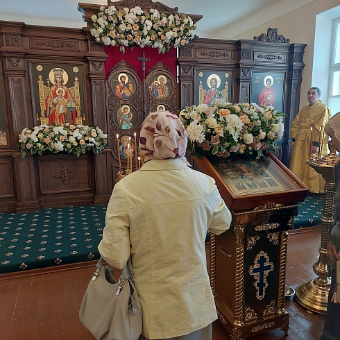 Божественную литургию и малое освящение храма св. вмч. Пантелеимона совершил митрополит Псковский и Порховский Тихон в это воскресенье, 10 сентября