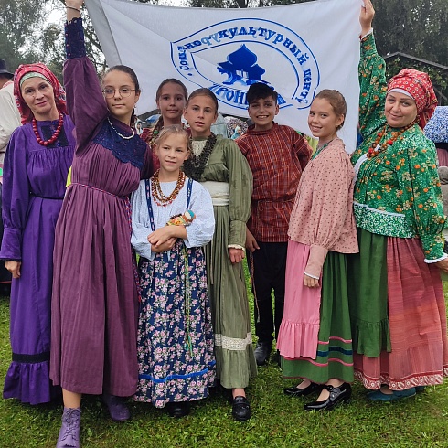 Творческая мастерская «Истоки» социально-культурного центра «Троицкий» выступила на фестивале народа сето «Сетомаа. Семейные встречи» 