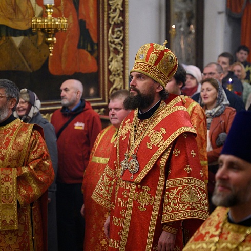 В праздник Светлого Христова Воскресения митрополит Арсений совершил Пасхальное богослужение