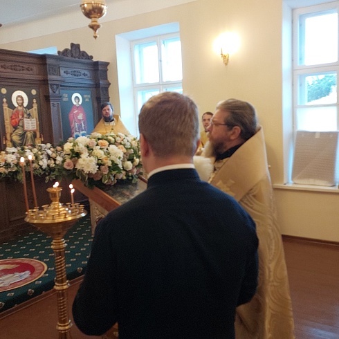 Божественную литургию и малое освящение храма св. вмч. Пантелеимона совершил митрополит Псковский и Порховский Тихон в это воскресенье, 10 сентября