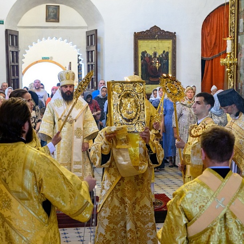 В день празднования памяти Всех святых митрополит Арсений совершил Божественную Литургию в Свято-Троицком кафедральном соборе