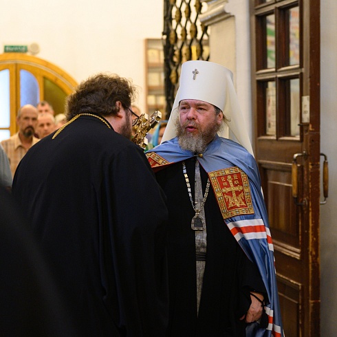 Митрополит Псковский и Порховский Тихон, возглавил праздничное богослужение в день Всех святых, в земле Русской просиявших