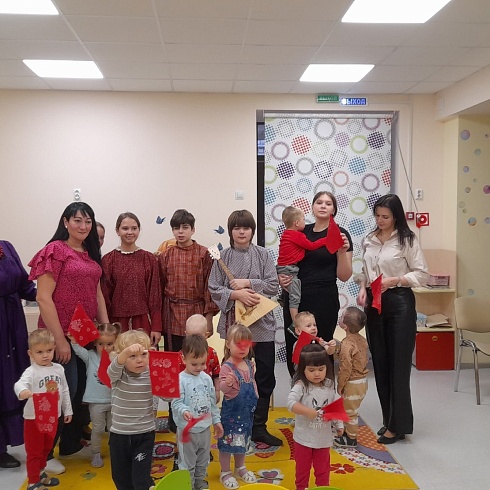 Творческая мастерская "Истоки" побывала в гостях у своих юных друзей в "Лукошке"