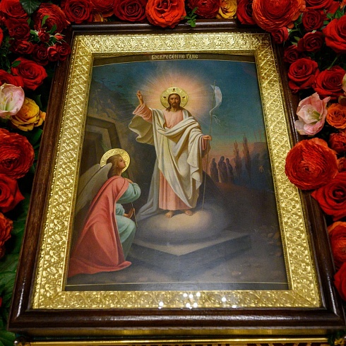 В праздник Светлого Христова Воскресения митрополит Матфей совершил Пасхальное богослужение в Троицком соборе города Пскова